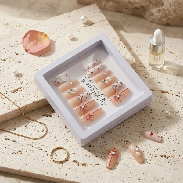 Petal Charm — Kit Faux Ongles Floraux Blancs Micro-Perles & Strass