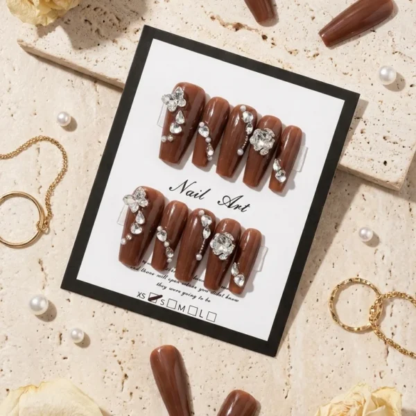 Mocha Crystal — Ongles Longs Chocolat Mat Strass Facettés Argentés