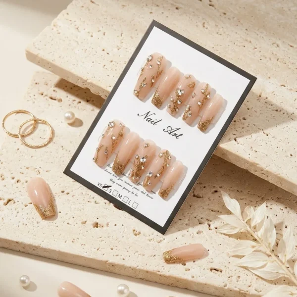 Golden Nude — Faux Ongles Beige Doré & Diamants