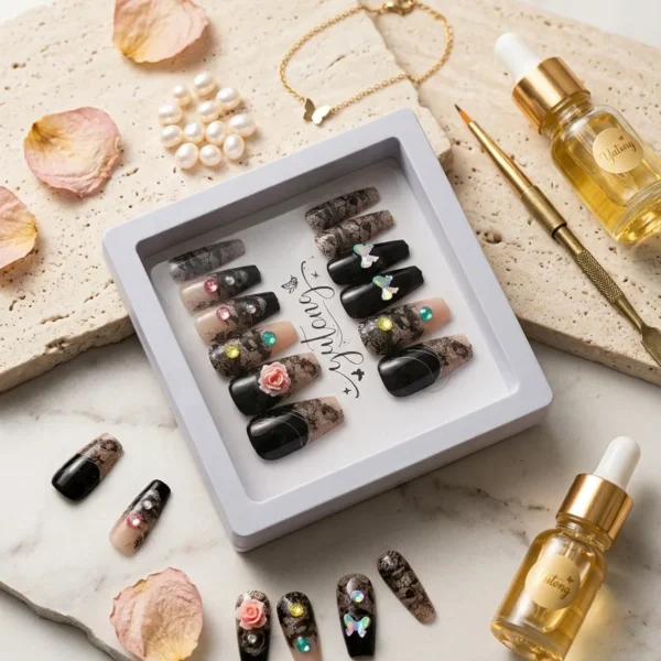 Dark Lace — Faux Ongles Dentelle Noire & Papillon Aurora