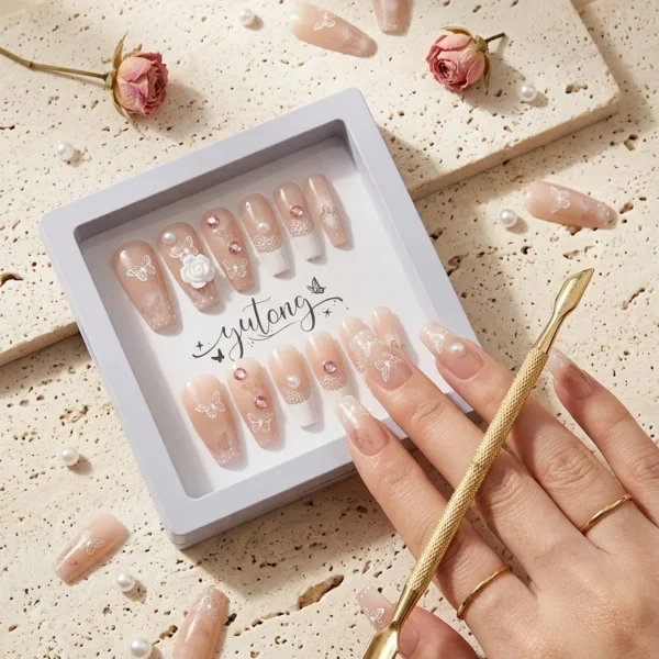 Silk Pearl — Faux Ongles Nude Translucide Long & Perle Centrale
