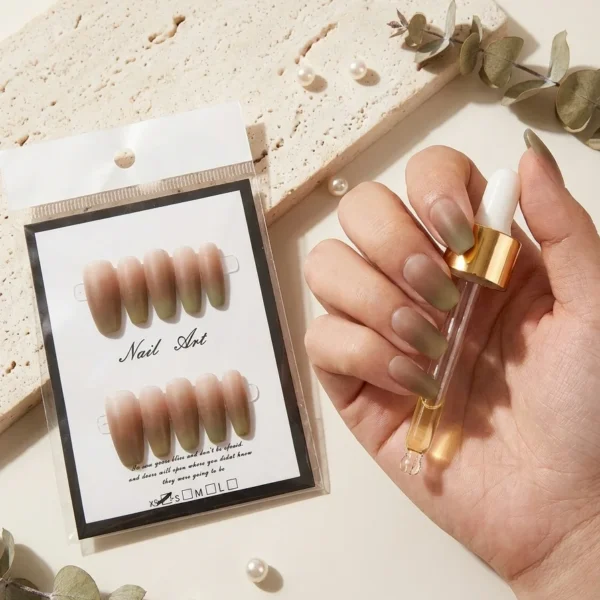 Sage Ombré — Faux Ongles Mat Kaki Dégradé